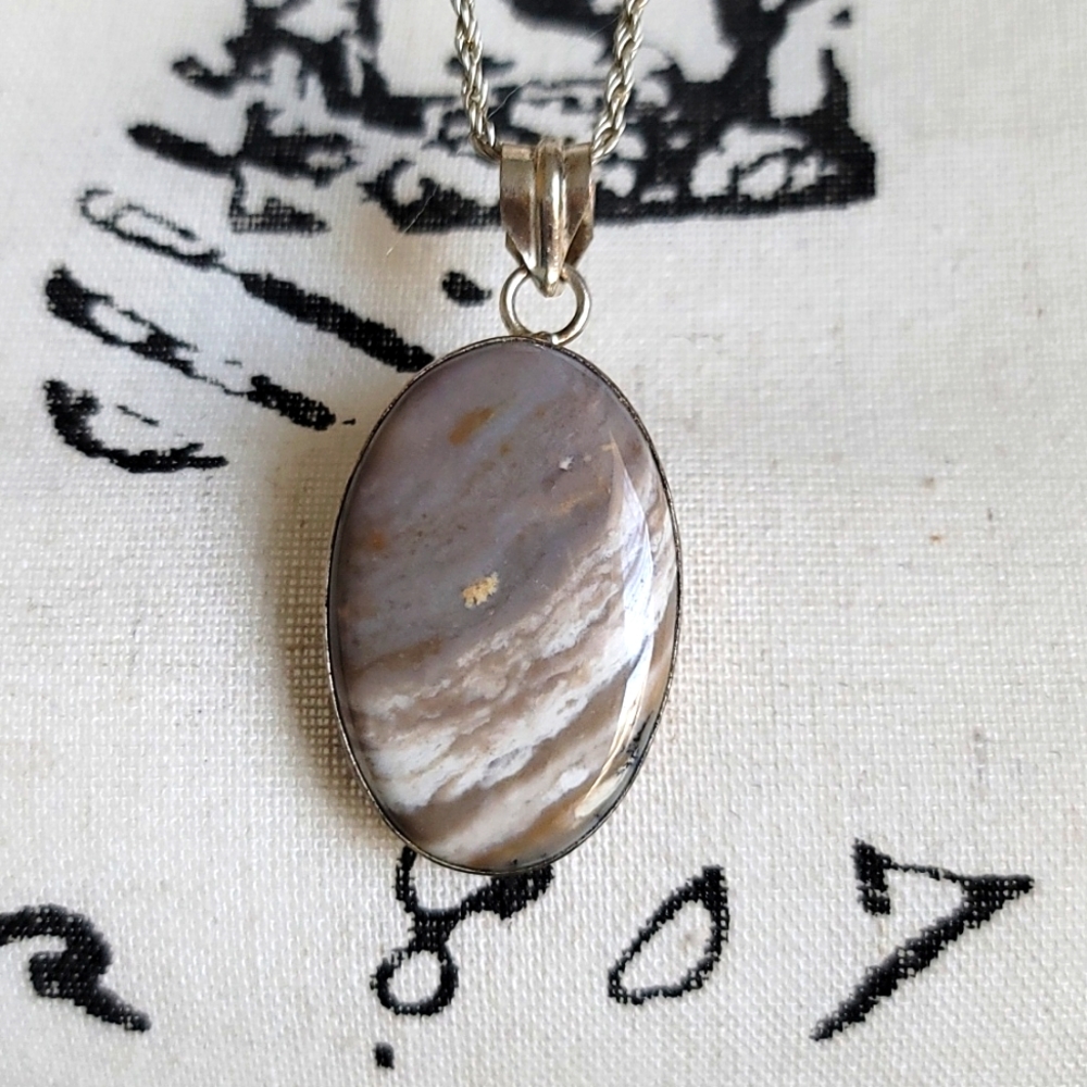 Beautiful rainbow moonstone pendant with chain